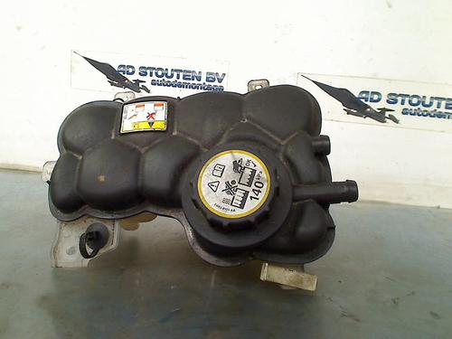 expansion-tank-land-rover-range-rover-velar-l560-2017-39707576 main image