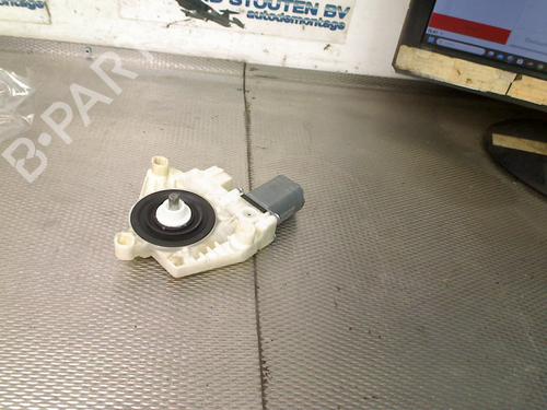 Used Left front window motor Left front window motor MERCEDES-BENZ C-CLASS T-Model (S205) C 250 BlueTEC / d (205.208) (204 hp) 33319368 33319368