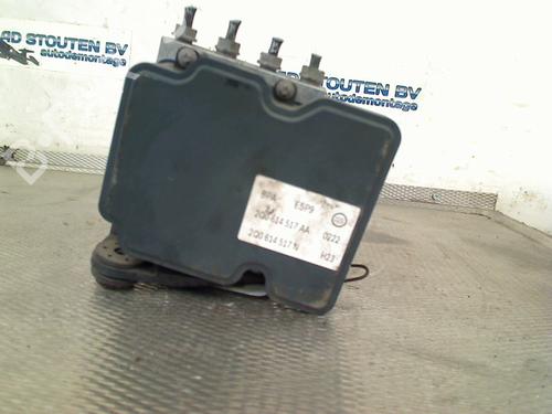 Used ABS pump VW POLO VI (AW1, BZ1, AE1) 1.0 (75 hp) 30565715