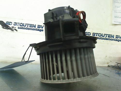 Heater blower motor MERCEDES-BENZ C-CLASS (W204) C 200 Kompressor (204.041) | BP17575847M62 