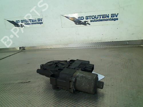 Motore alzacristalli posteriore destro VW GOLF VIII (CD1, DA1) 1.5 TSI (150 hp) 31243459