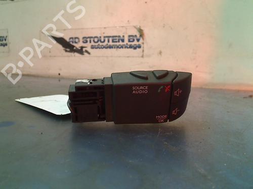 Used Steering wheel controls RENAULT CLIO IV (BH_) 1.5 dCi 90 (90 hp) 13713753