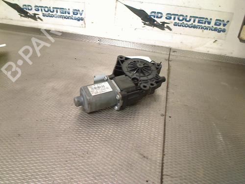 Used Left front window motor HYUNDAI i30 Estate (FD) 1.4 (109 hp) 28140393