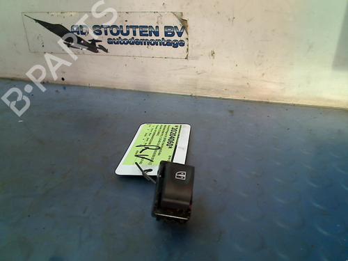 Used Switch RENAULT MEGANE IV Hatchback (B9A/M/N_) 1.5 dCi 110 (B9A3) (110 hp) 13560557