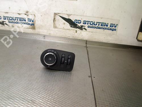 Used Headlight switch OPEL CORSA F (P2JO) 1.2 (68) (101 hp) 30450793