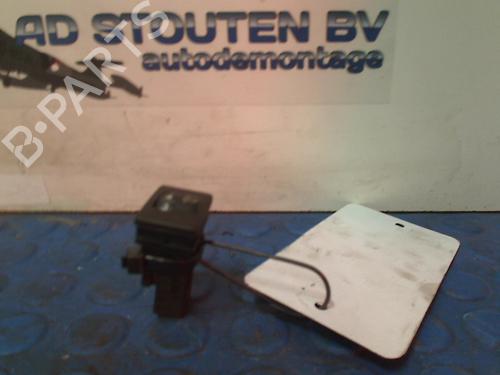 Used Switch TOYOTA YARIS (_P13_) 1.5 Hybrid (NHP130_, NHP130) (101 hp) 11322659