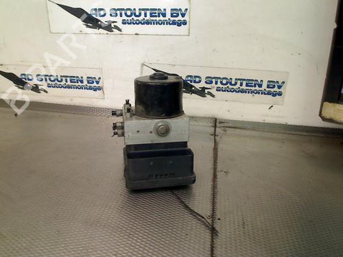 Used ABS pump VOLVO V50 (545) 2.4 (140 hp) 25737012