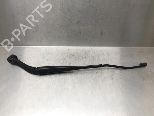 Used Front windshield wiper arm SUZUKI VITARA (LY) 1.6 (APK 416) (120 hp) 13042665
