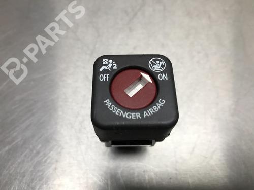 switch-toyota-aygo-_b4_-10-kgb40-2014-10849797 main image