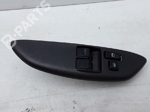 Used Switch Switch TOYOTA YARIS (_P1_) 1.0 (SCP10_, SCP10R) (68 hp) 10836993 10836993