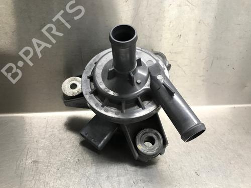 Used Auxiliary water pump TOYOTA YARIS (_P13_) 1.5 Hybrid (NHP130_, NHP130) (101 hp) 17184275