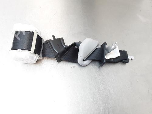 Used Rear center seatbelt TOYOTA YARIS (_P13_) 1.3 (NSP130_, NSP130) (99 hp) 13177767