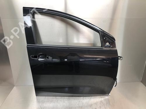 Used Right front door TOYOTA YARIS (_P21_, _PA1_, _PH1_) 1.5 (MXPA11) (125 hp) 26912793