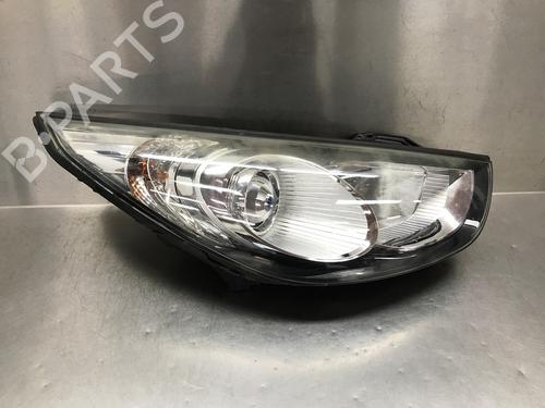 Used Right headlight HYUNDAI ix35 (LM, EL, ELH) 1.6 (135 hp) 31720569