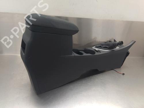 Console central TOYOTA AURIS (_E18_) 1.6 (ZRE181_, ZRE185_, ZRE185R, ZRE181R) (132 hp) 30947640