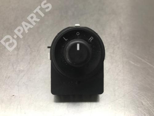 switch-chevrolet-aveo-hatchback-t300-13-d-2011-10859278 main image