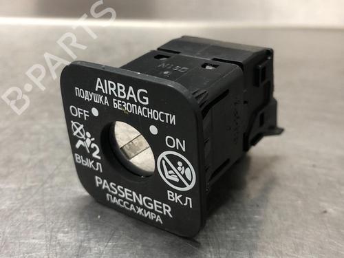 Used Switch TOYOTA YARIS (_P21_, _PA1_, _PH1_) 1.5 Hybrid (MXPH11) (92 hp) 11874287