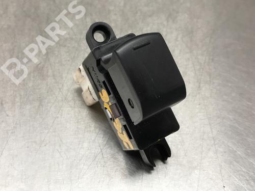 switch-nissan-note-e12-12-2012-10854714 main image