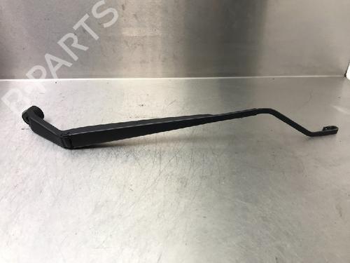 Used Front windshield wiper arm SUZUKI SWIFT V (AZ) 1.2 (A2L412, ZC83S) (90 hp) 13177748