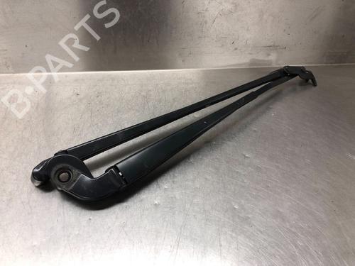 Used Front windshield wiper arm SUBARU TREZIA 1.3 (NSP120X, NSP120L) (99 hp) 13184636