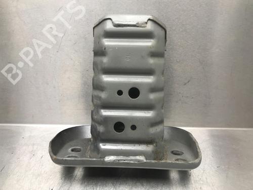 Used Front bumper bracket SUBARU TREZIA 1.3 (NSP120X, NSP120L) (99 hp) 13184912