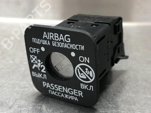 Used Switch TOYOTA AURIS Estate (_E18_) 1.2 (NRE185_, NRE185R, NRE185H) (116 hp) 12952692