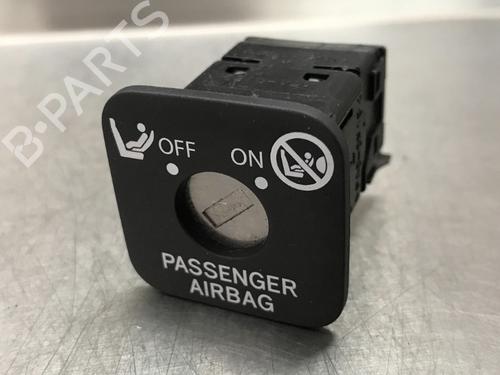 Używane Przełącznik TOYOTA AURIS (_E15_) 1.6 (ZRE151_, ZRE151R) (132 hp) 10857599