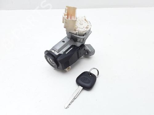 Used Switch Switch TOYOTA YARIS (_P9_) 1.3 VVT-i (SCP90_, SCP90R) (87 hp) 10839283 10839283