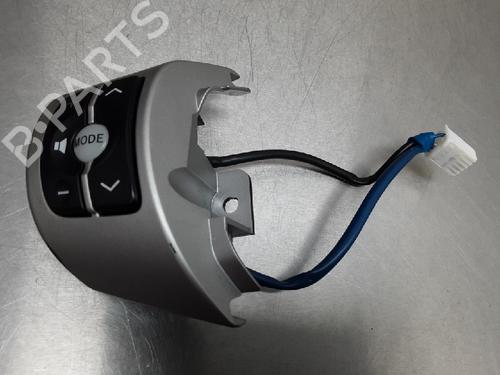 Used Steering wheel controls TOYOTA YARIS (_P9_) 1.3 VVT-i (SCP90_, SCP90R) (87 hp) 13178038