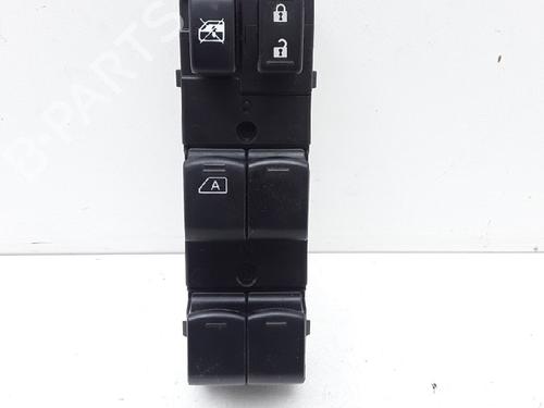 Used Switch NISSAN NOTE (E12) 1.2 (80 hp) 10836759