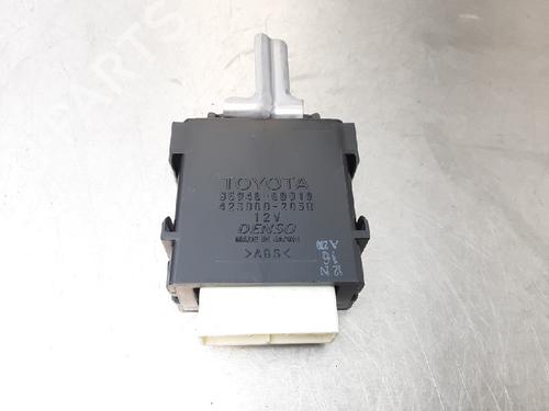 Used Electronic module TOYOTA YARIS (_P13_) 1.3 (NSP130_, NSP130) (99 hp) 10848201