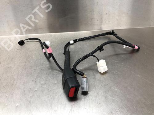 Used Seat buckle LEXUS IS III (_E3_) 300h (AVE30_, AVE30R) (223 hp) 13567746