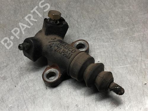 Used Clutch slave cylinder SUBARU FORESTER (SG_) 2.0 X AWD (SG5) (158 hp) 13183065