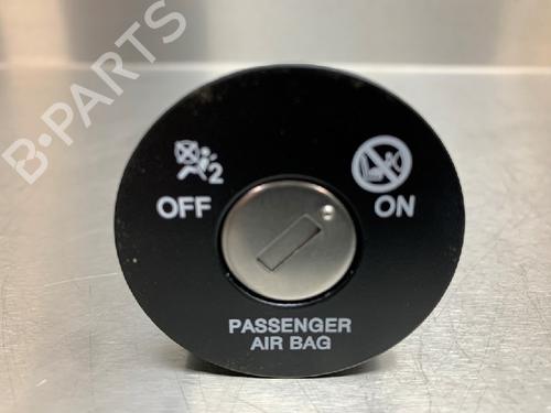 Używane Przełącznik HYUNDAI KONA (OS, OSE, OSI) 1.6 GDi Hybrid (105 hp) 10843009