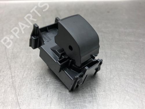 Used Switch Switch TOYOTA YARIS (_P21_, _PA1_, _PH1_) 1.5 Hybrid (MXPH10, MXPH11) (116 hp) 17032447 17032447