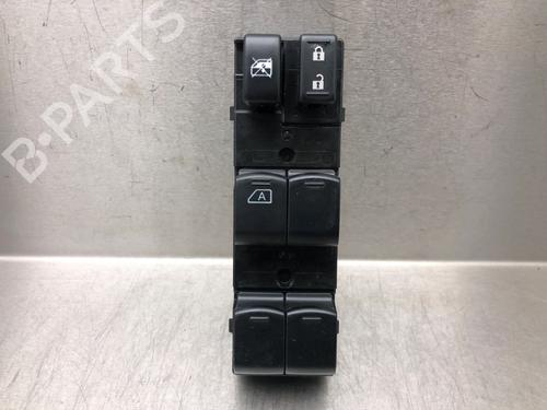 Used Switch NISSAN NOTE (E12) 1.2 (80 hp) 17542662