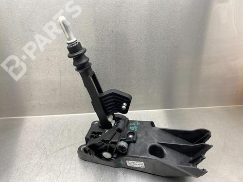 Used Manual gearbox selector Manual gearbox selector NISSAN QASHQAI II SUV (J11, J11_) 1.2 DIG-T (115 hp) 10857359 10857359