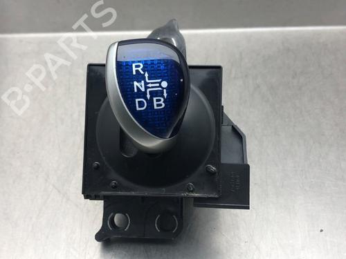 Used Gear lever TOYOTA AURIS (_E18_) 1.8 Hybrid (ZWE186_, ZWE186R) (136 hp) 15403620