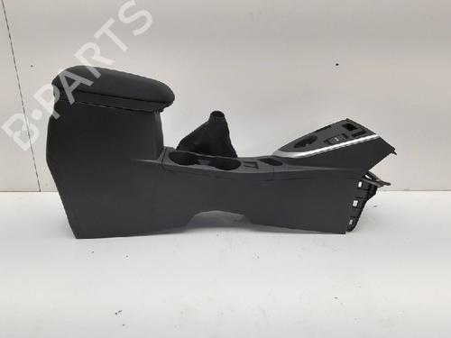 Used Armrest / Center console TOYOTA AURIS (_E18_) 1.8 Hybrid (ZWE186_, ZWE186R) (136 hp) 12998301