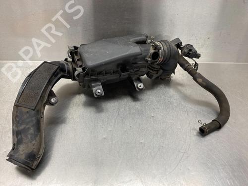 Used Air filter box TOYOTA URBAN CRUISER (_P1_) 1.33 (NSP110_, NSP110) (101 hp) 10858680