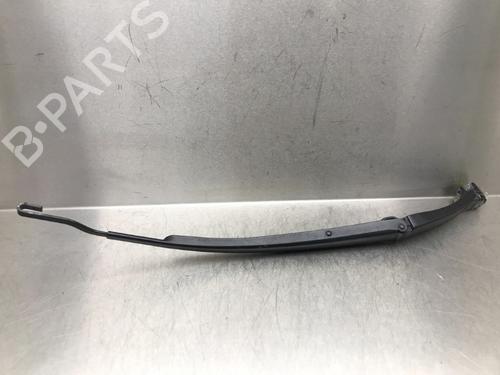 Used Front windshield wiper arm LEXUS IS III (_E3_) 300h (AVE30_, AVE30R) (223 hp) 13610401