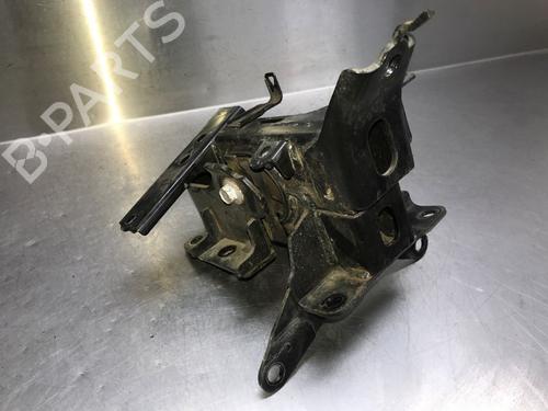 Used Gearbox mount TOYOTA YARIS (_P13_) 1.5 Hybrid (NHP130_, NHP130) (101 hp) 16408024