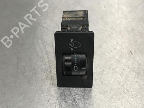 Used Switch TOYOTA HIACE IV Van (__H1_, __H2_) 2.5 D-4D 4WD (KLH18, KLH28) (102 hp) 10852644