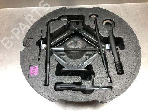 Used Jack Kit HYUNDAI i30 Estate (FD) 1.6 (126 hp) 33218117