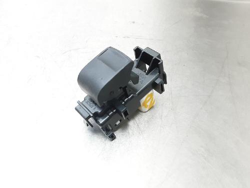 Used Switch TOYOTA YARIS (_P13_) 1.3 (NSP130_, NSP130) (99 hp) 10848182