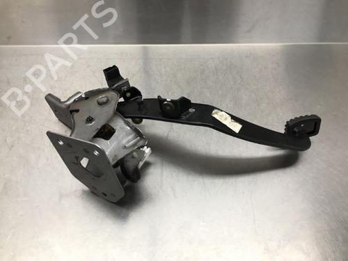 Used Clutch pedal KIA SPORTAGE III (SL) 2.0 CVVT (163 hp) 10854031