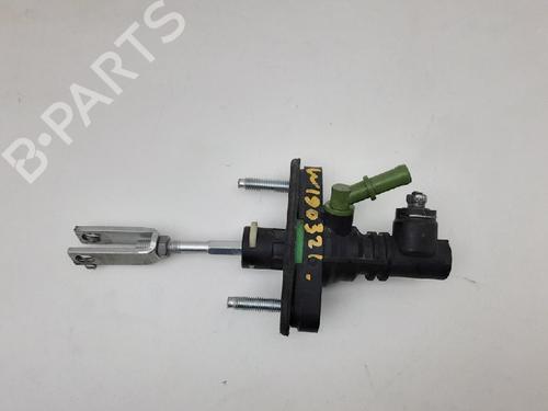 Used Clutch slave cylinder TOYOTA AVENSIS Estate (_T27_) 2.2 D-4D (ADT271_, ADT271R) (150 hp) 13174485