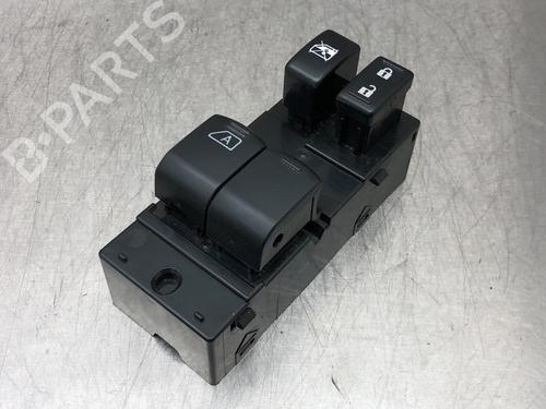 Used Switch NISSAN NOTE (E12) 1.2 (80 hp) 13382352
