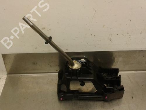 Used Gear lever TOYOTA YARIS (_P1_) 1.4 D-4D (NLP10_, NLP10R) (75 hp) 10827693