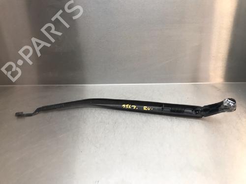 Used Front windshield wiper arm TOYOTA AURIS (_E18_) 1.8 Hybrid (ZWE186_, ZWE186R) (136 hp) 13177929